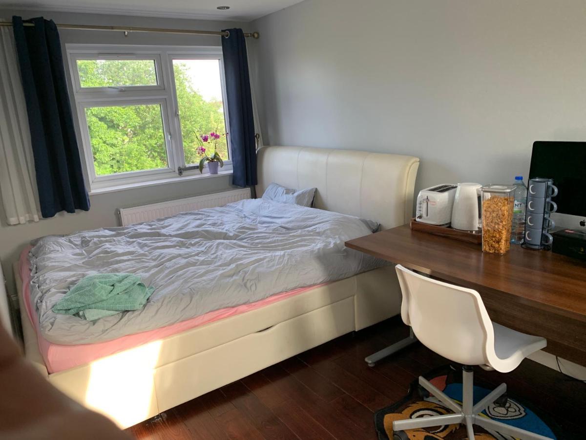Baoyan Bed & Breakfast ลอนดอน ภายนอก รูปภาพ